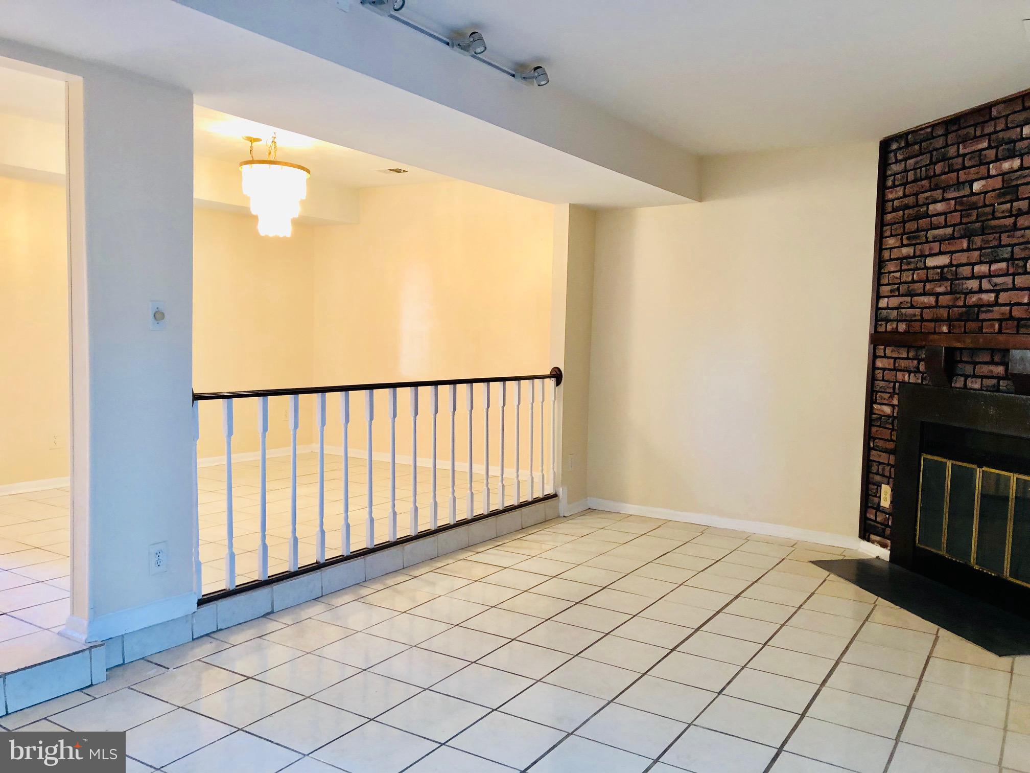 REFLECTION LAKE - Residential Lease