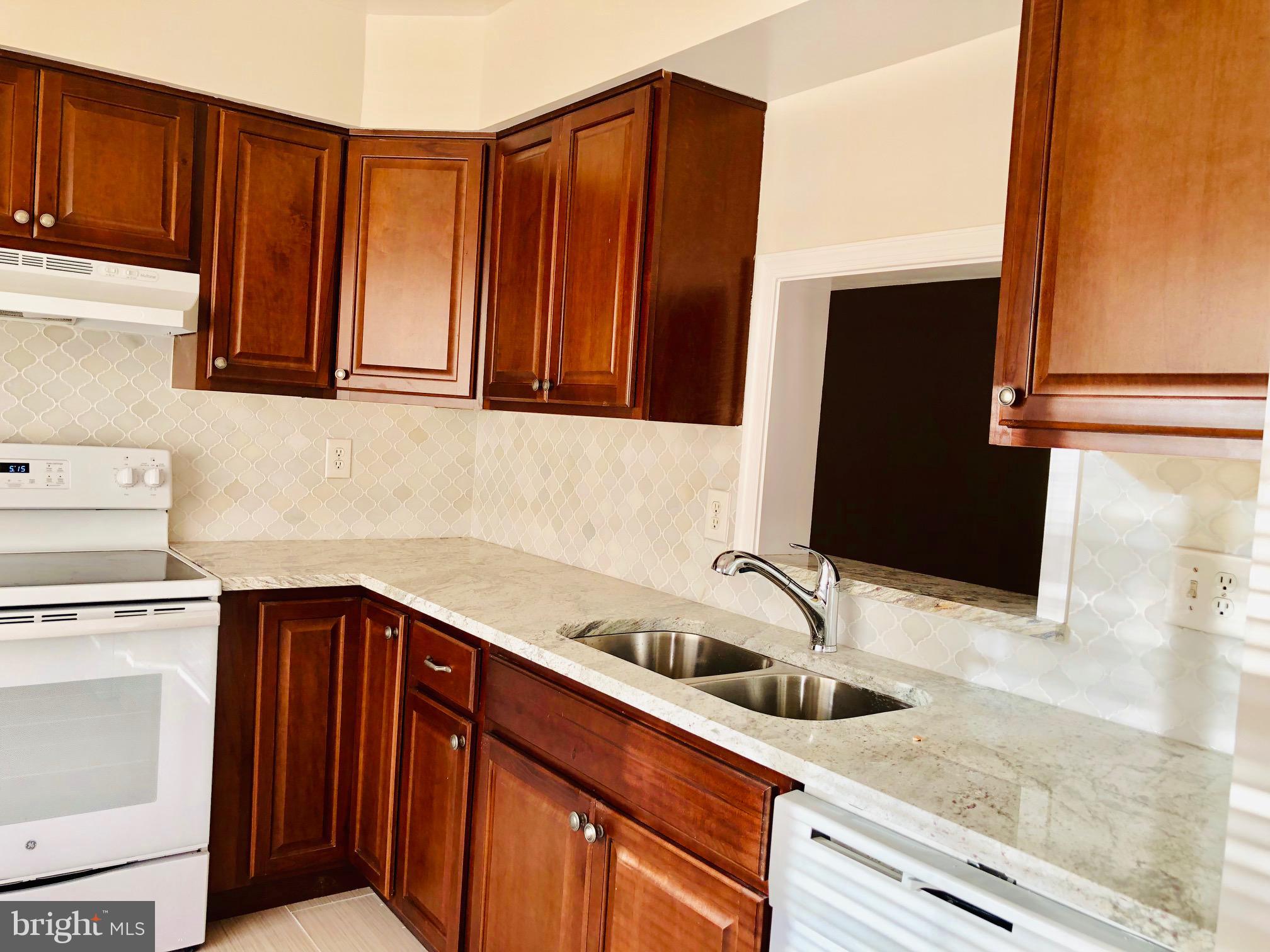 REFLECTION LAKE - Residential Lease