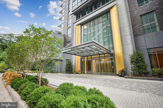 TYSONS CORNER - Residential