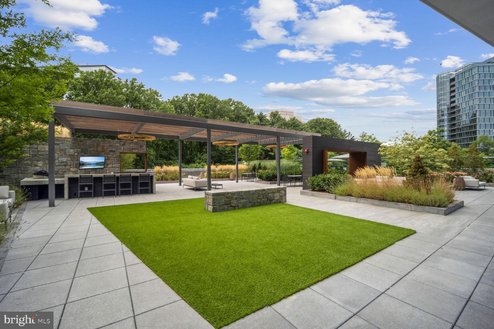 TYSONS CORNER - Residential