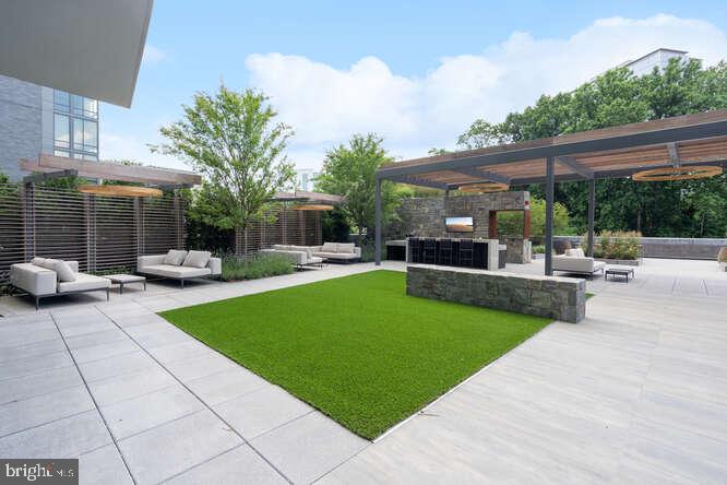 TYSONS CORNER - Residential