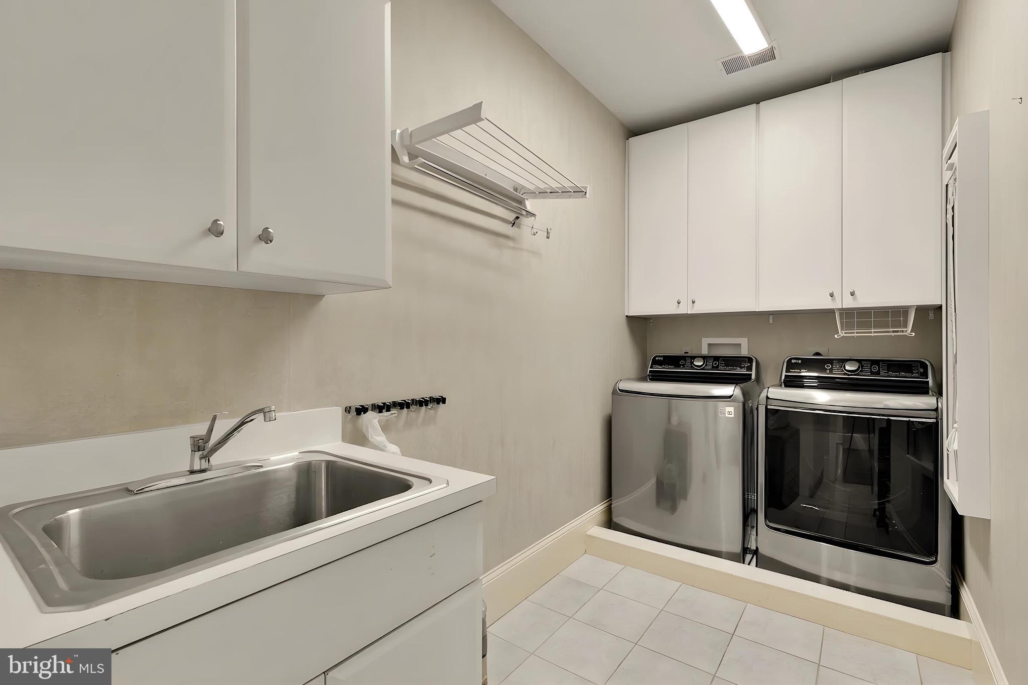 BRADLEY HILLS GROVE - Residential