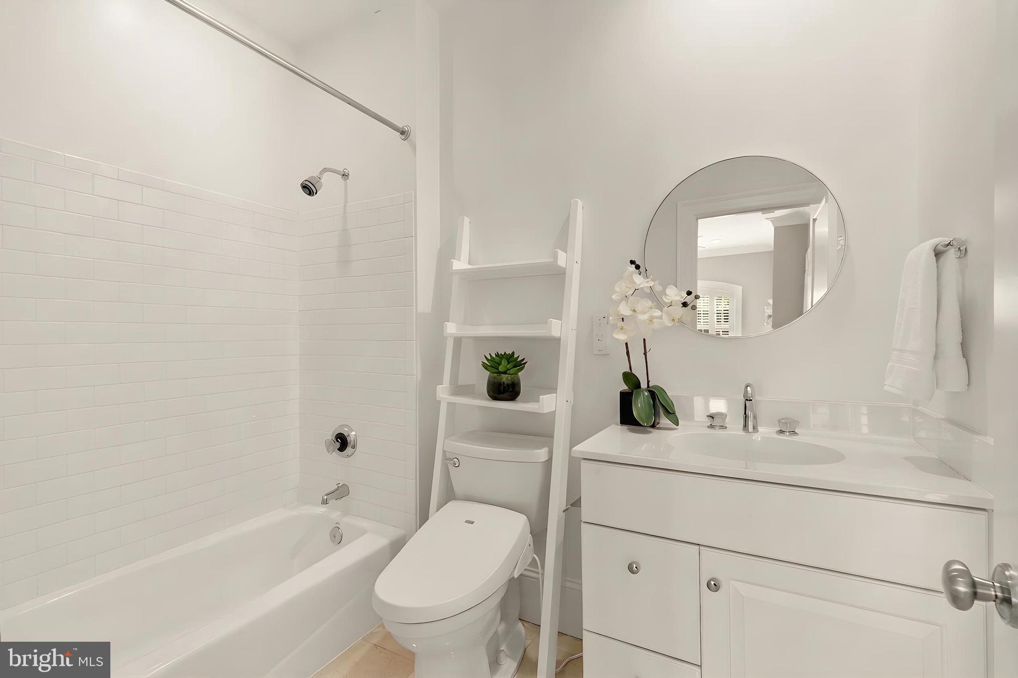 BRADLEY HILLS GROVE - Residential