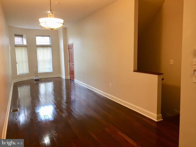 2225 BROOKFIELD AVENUE #B