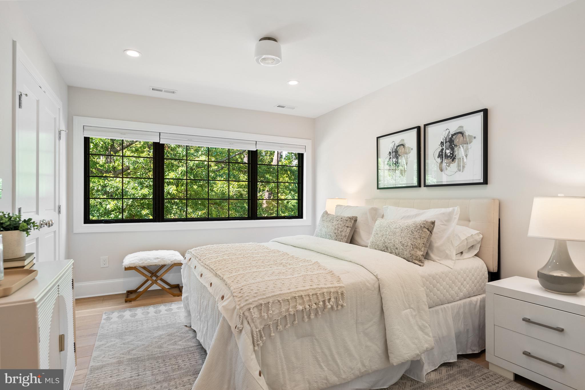 WOODLEY PARK - Residential