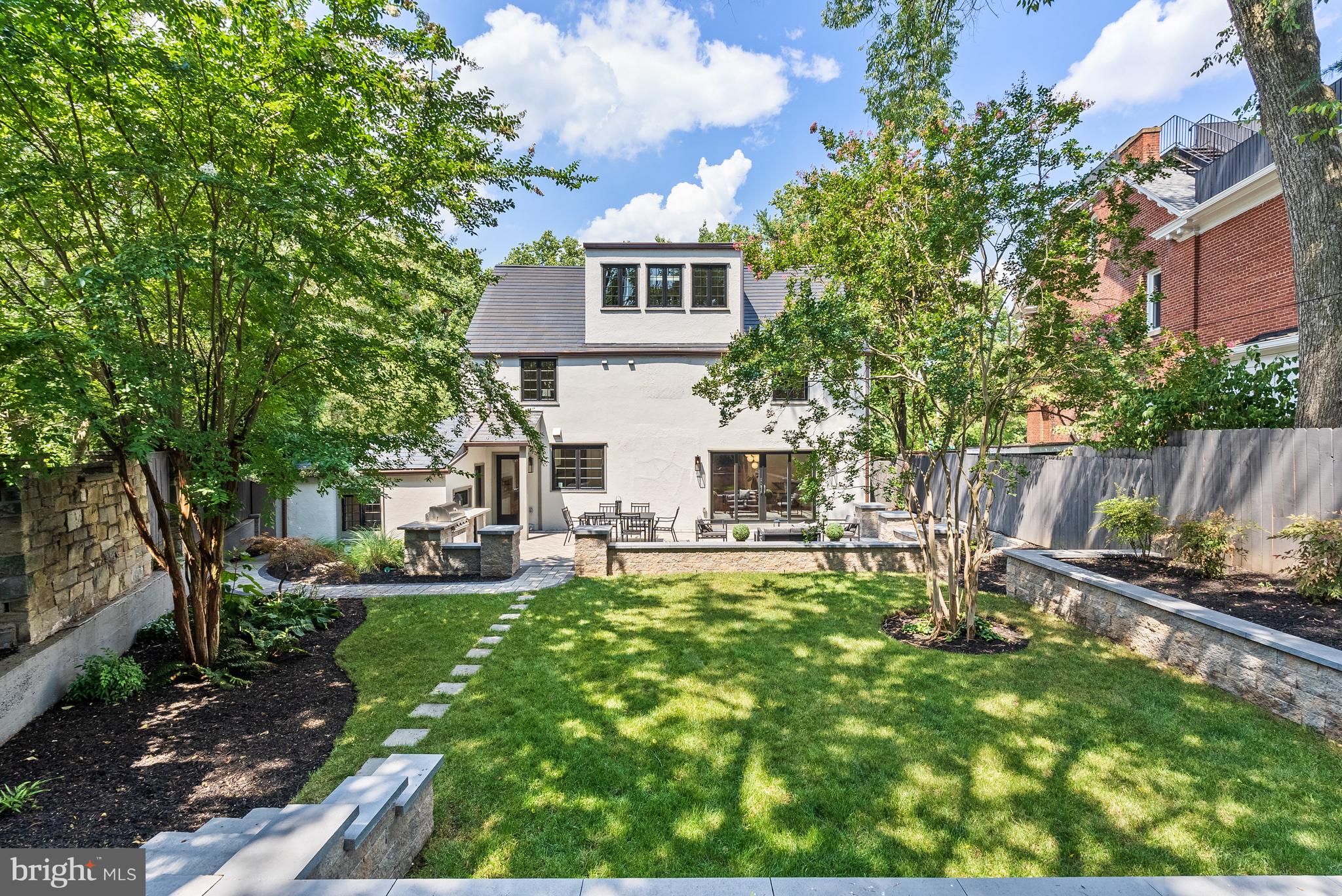 WOODLEY PARK - Residential