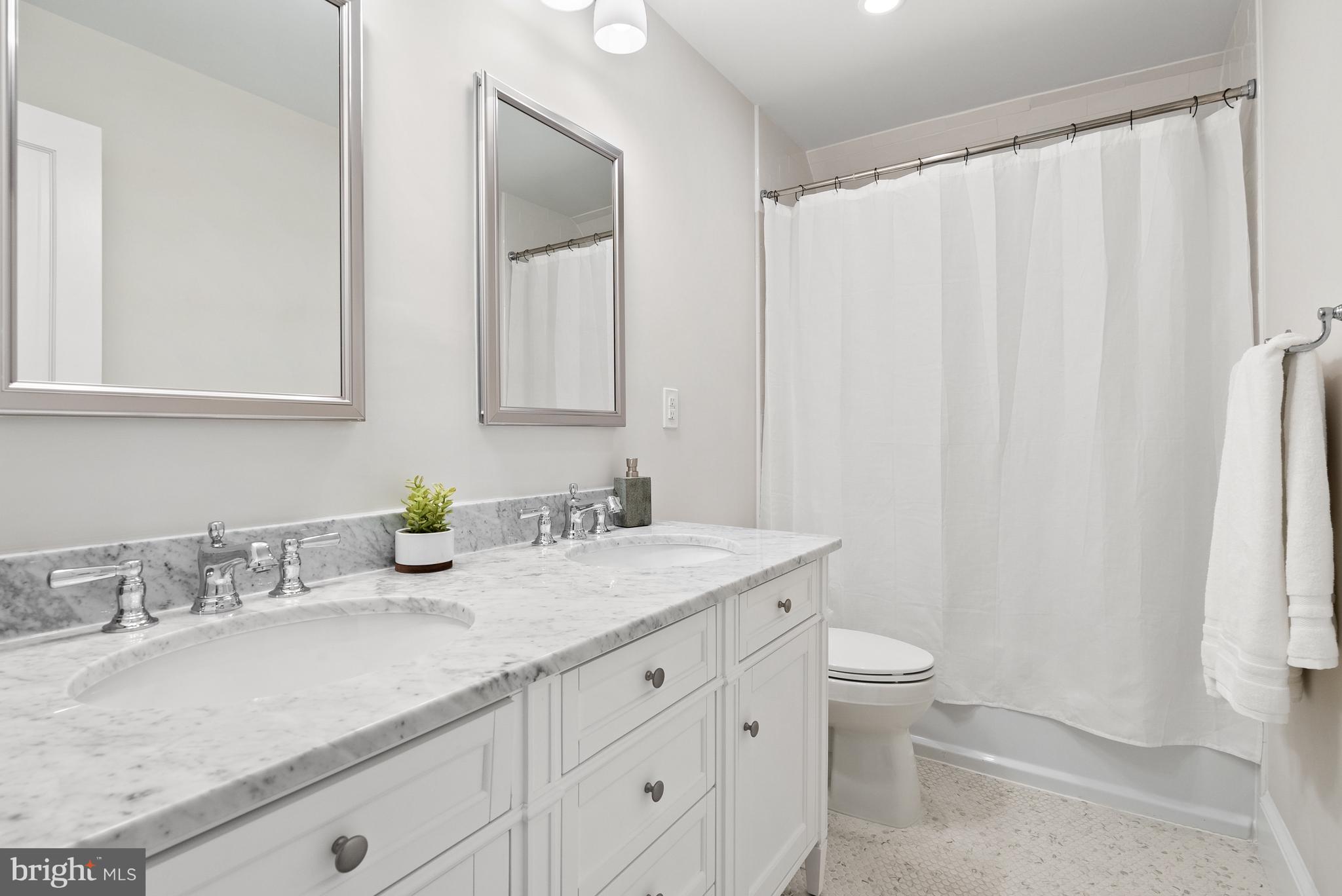 WOODLEY PARK - Residential