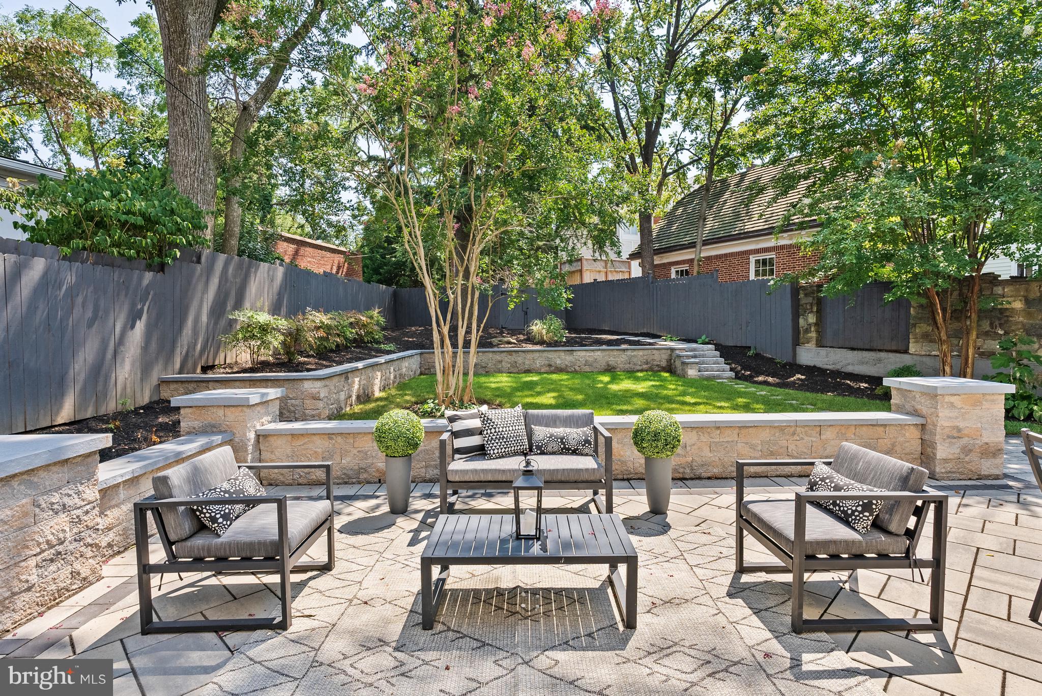 WOODLEY PARK - Residential