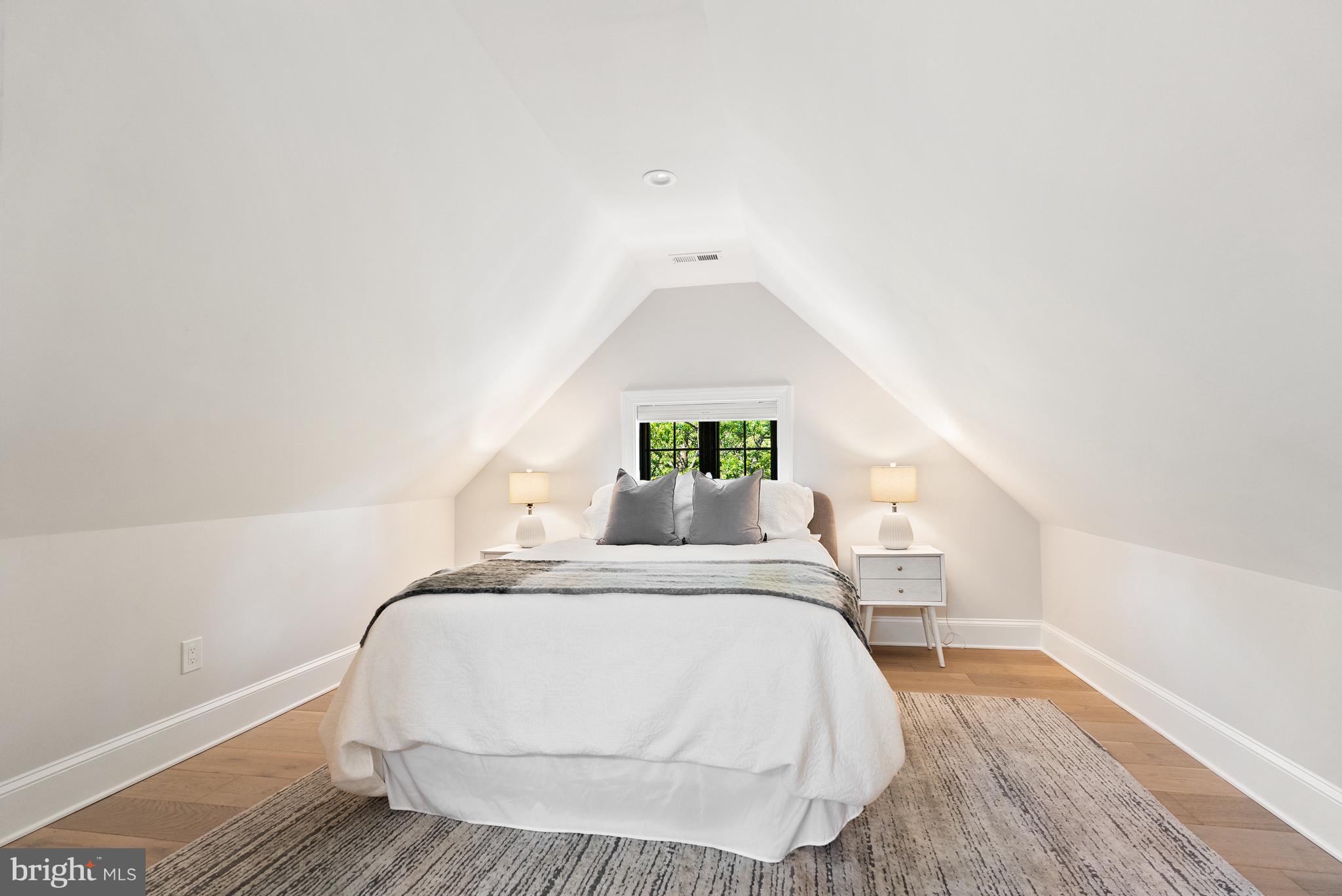 WOODLEY PARK - Residential