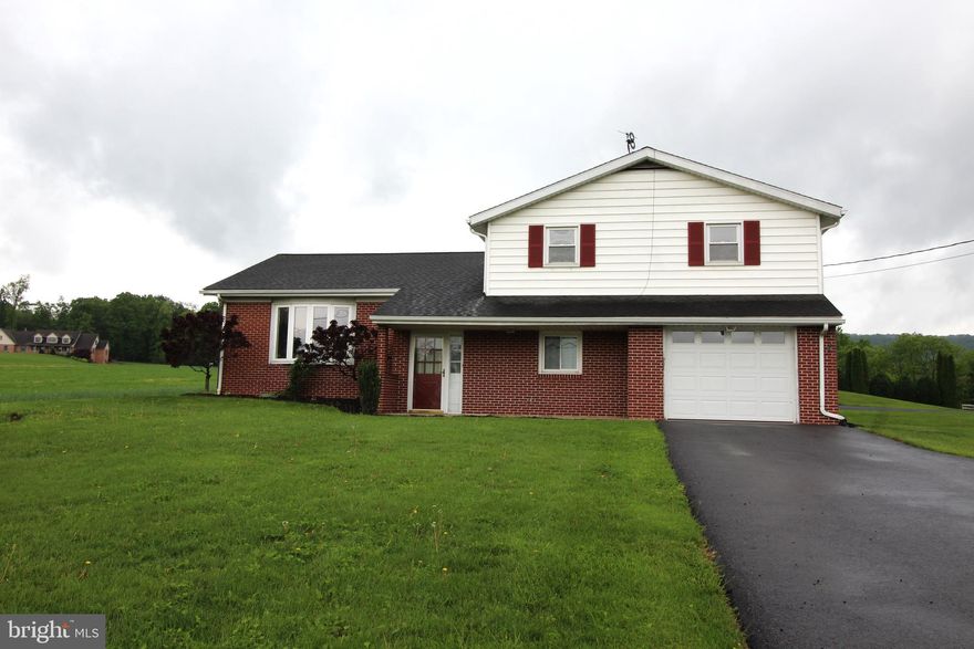 $35 non-refundable application fee required per applicant. Credit score of 600 or above with a clean credit report. One small pet under 35 lbs. will be considered on a case-by-case basis with a $500 pet deposit and $35/month per pet fee.  **PLEASE DO NOT CONTACT THE LISTING AGENT DIRECTLY** FOR INFORMATION AND SHOWINGS, PLEASE CALL OR EMAIL THE RENTAL OFFICE. **AGENTS, PLEASE READ AGENT REMARKS**