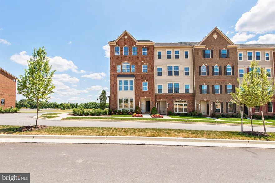 Stunning Matisse built to customers specifications featuring brick front, Hardwood floors,wall to wall carpet, Granite counter tops and so much more. Images shown are representative only