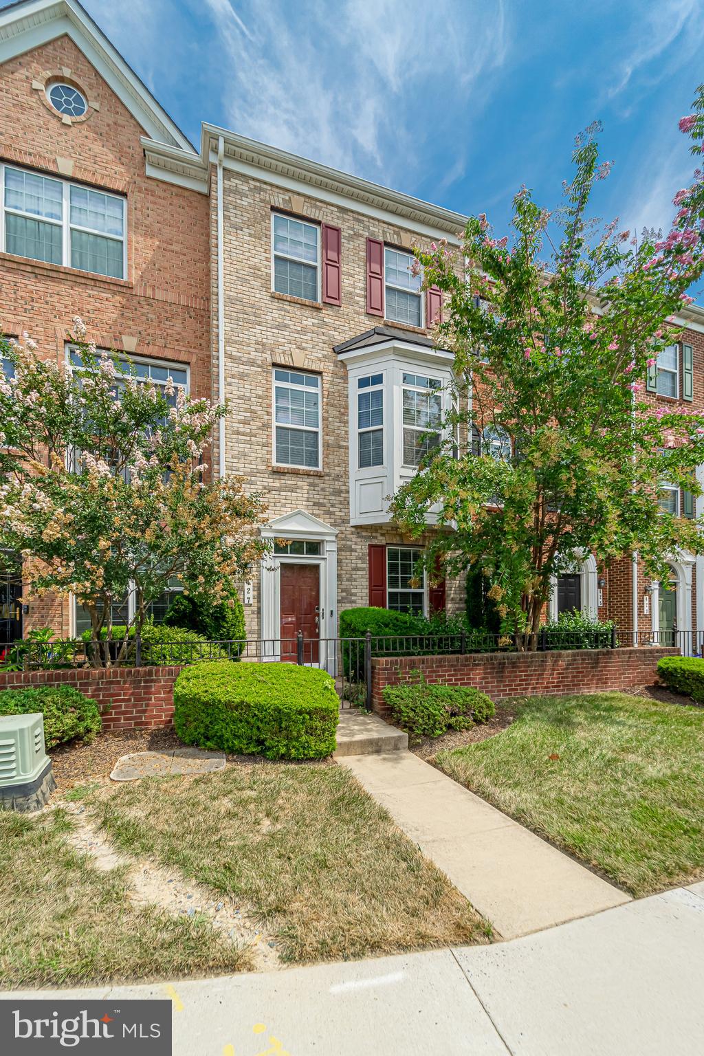 VICTORY PROMENADE - Residential Lease