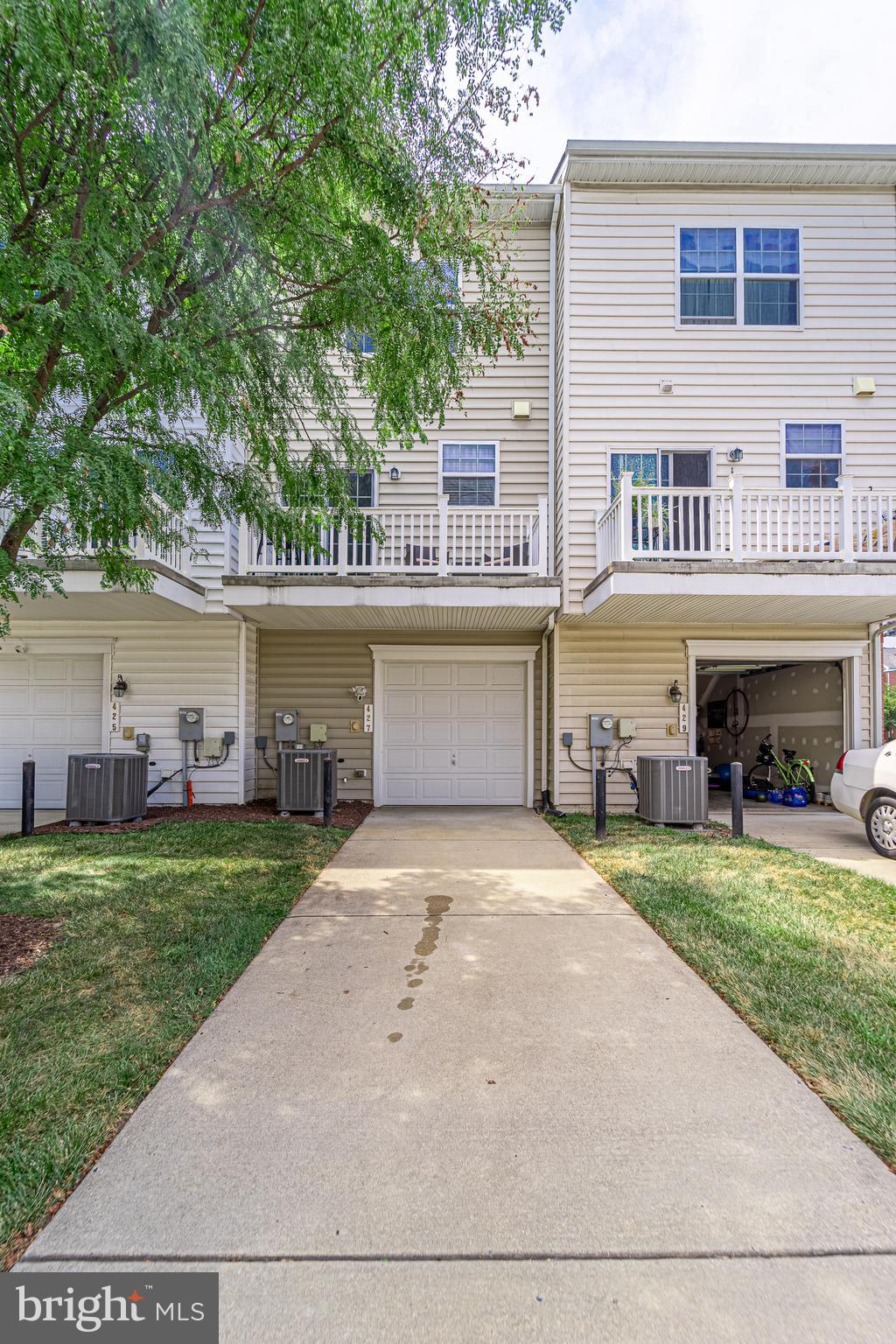 VICTORY PROMENADE - Residential Lease