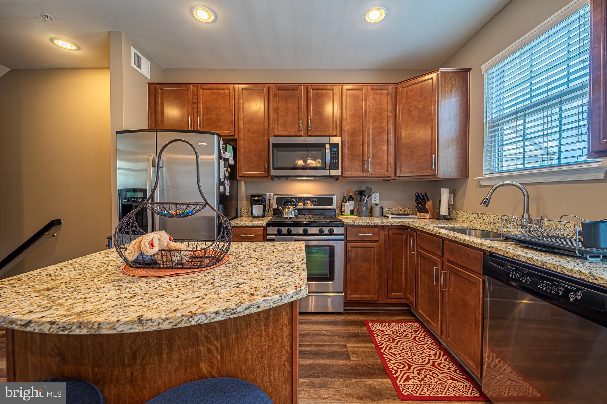 VICTORY PROMENADE - Residential Lease