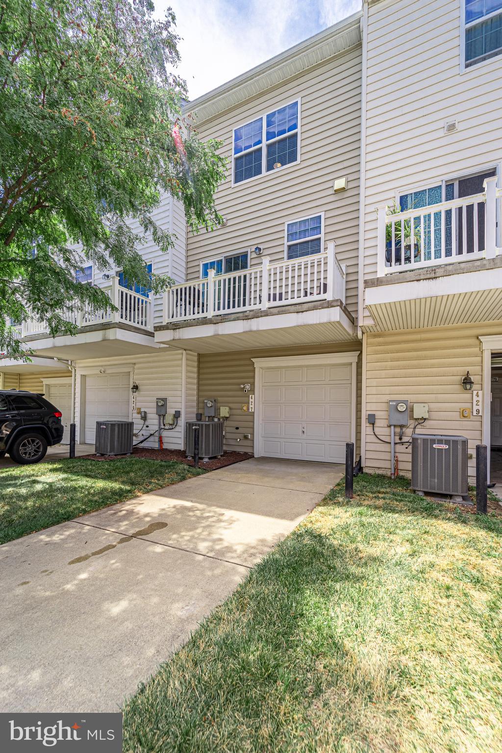 VICTORY PROMENADE - Residential Lease