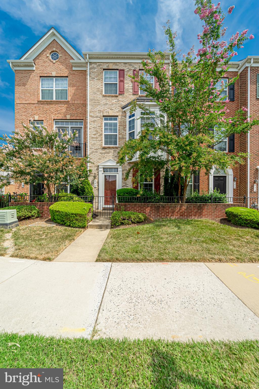 VICTORY PROMENADE - Residential Lease