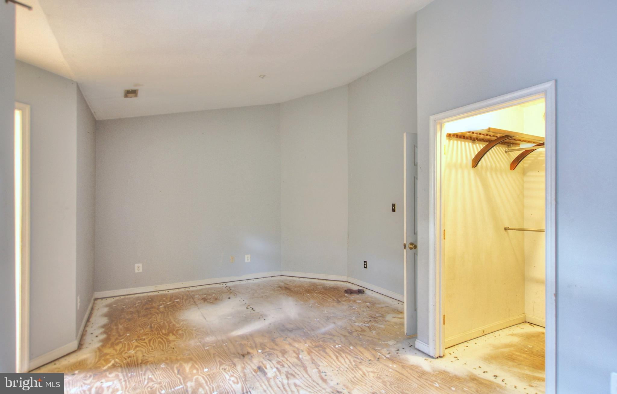 CARRIAGE PINES/LAKE VILL - Residential