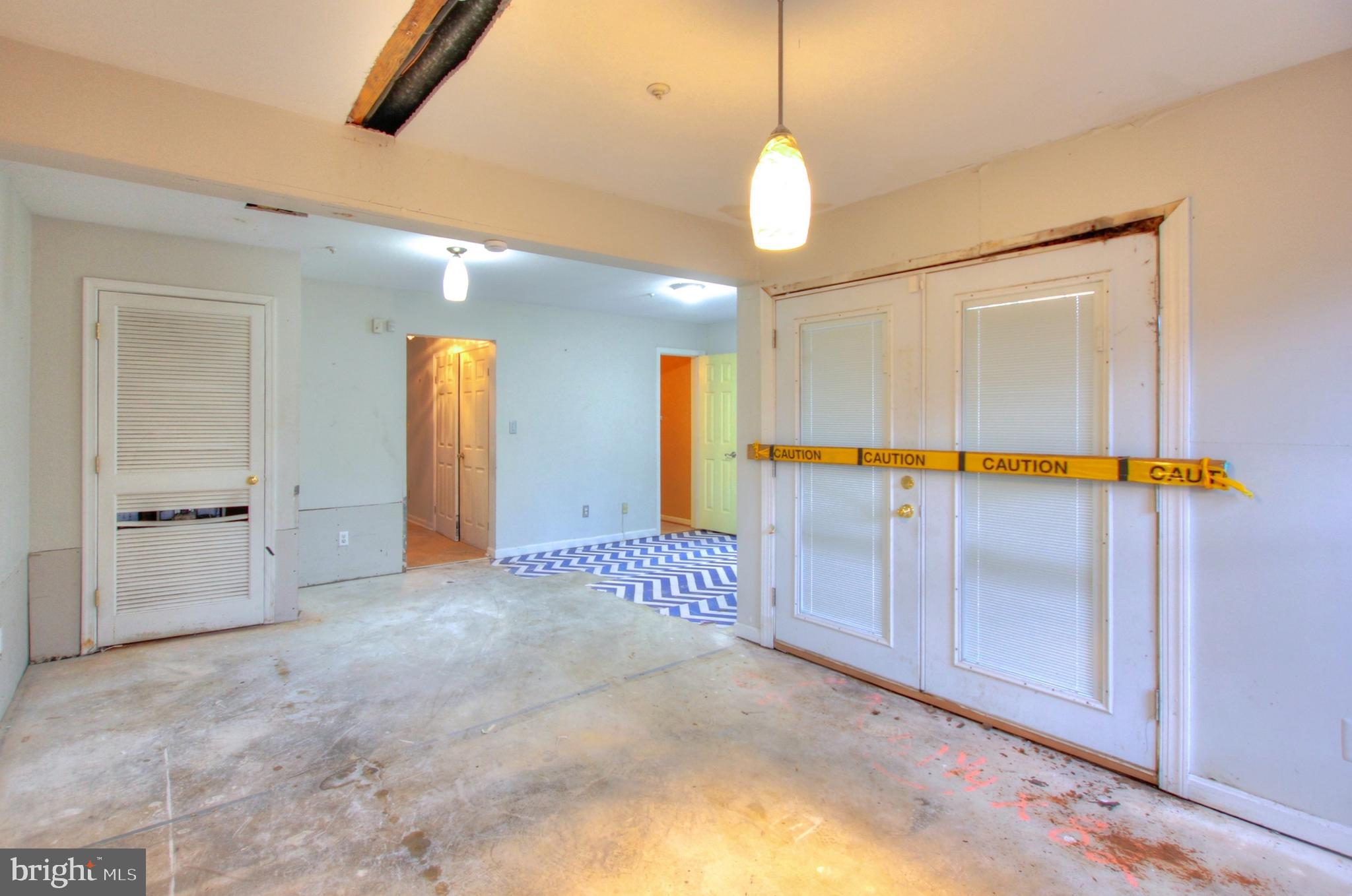 CARRIAGE PINES/LAKE VILL - Residential