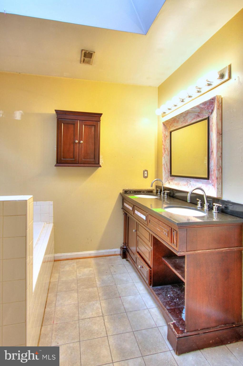 CARRIAGE PINES/LAKE VILL - Residential