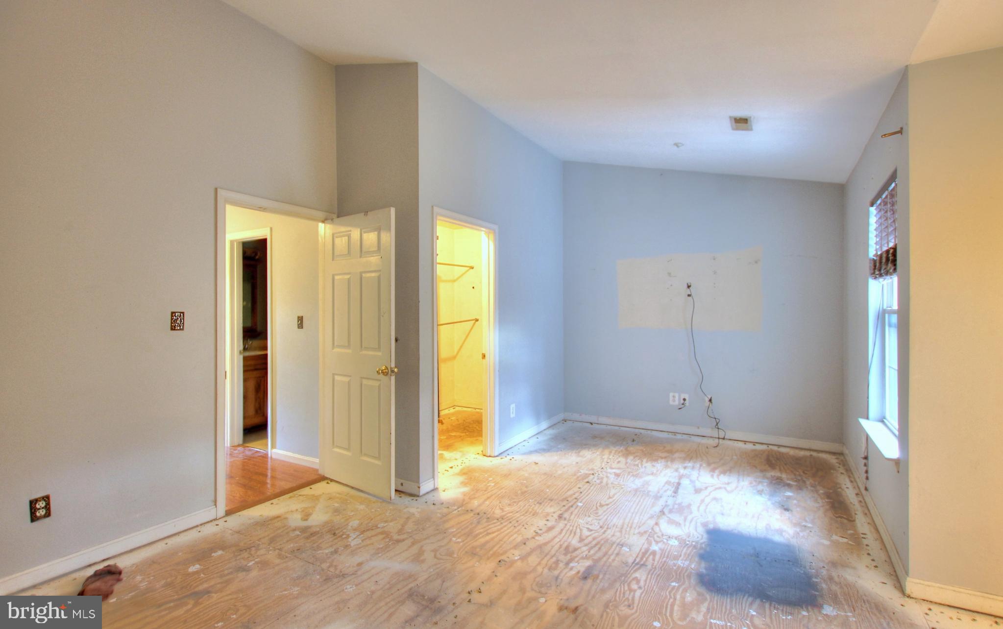 CARRIAGE PINES/LAKE VILL - Residential