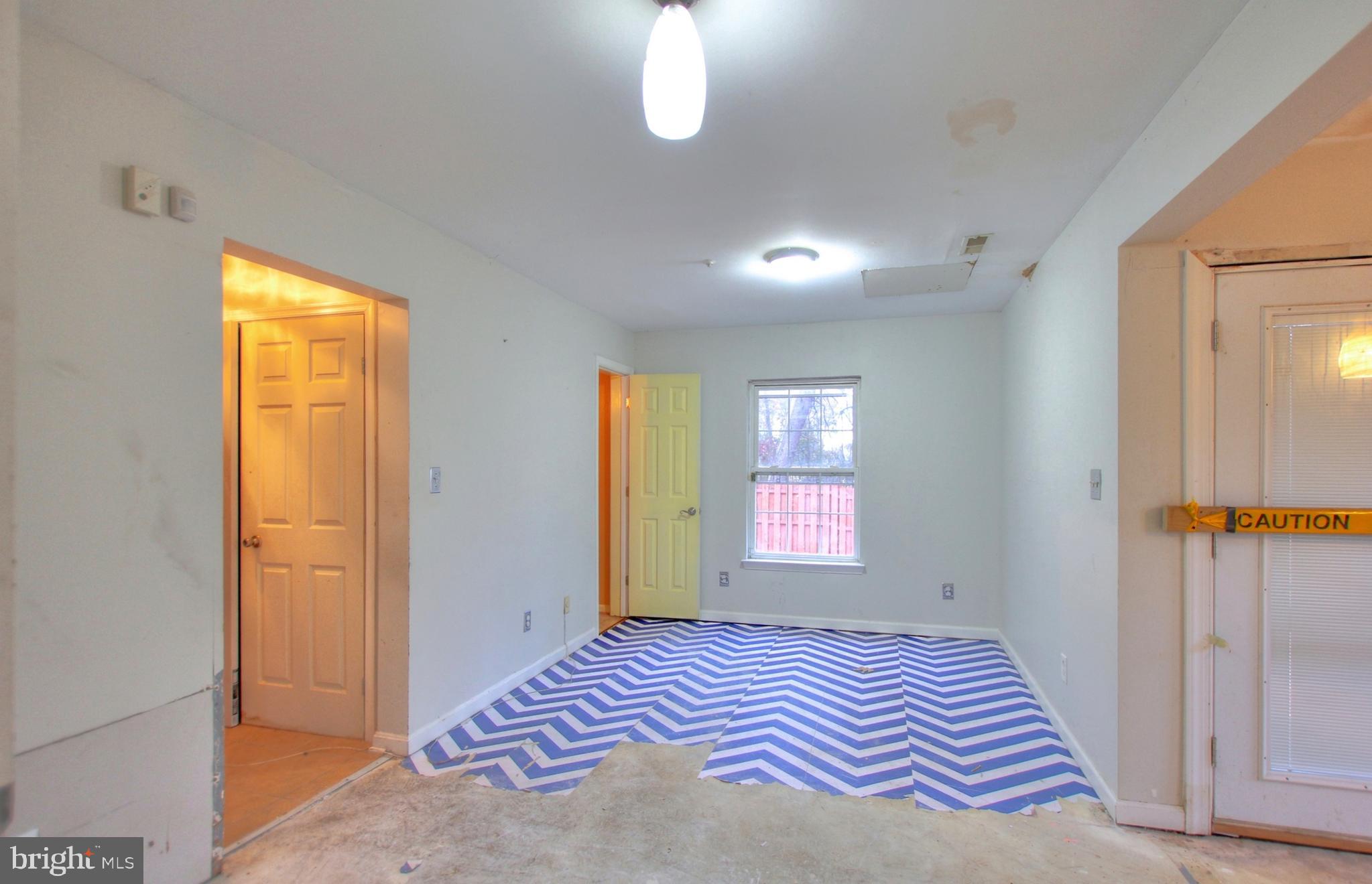 CARRIAGE PINES/LAKE VILL - Residential