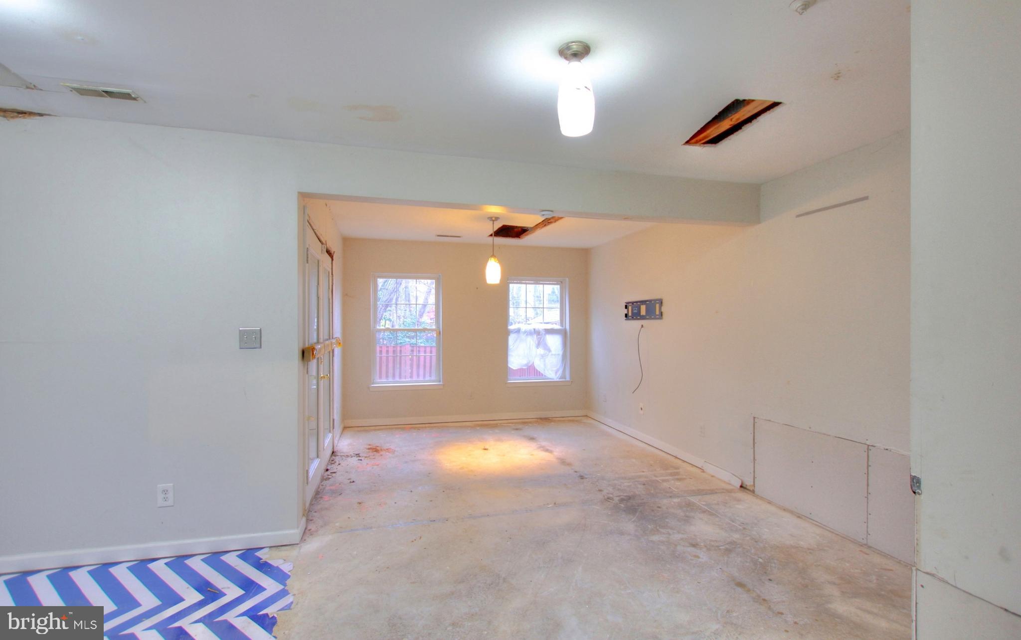 CARRIAGE PINES/LAKE VILL - Residential