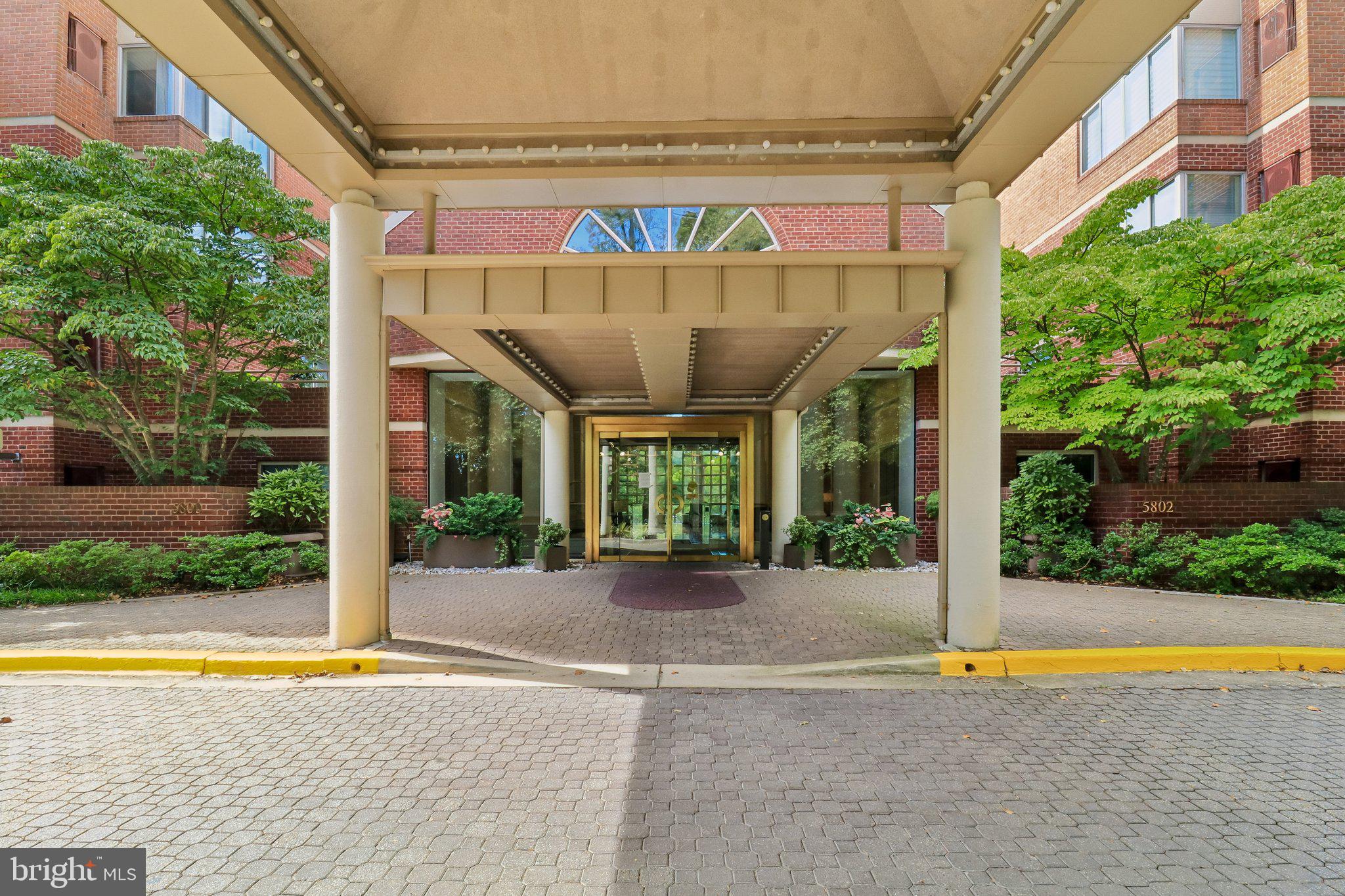 5802 NICHOLSON LANE 2-201