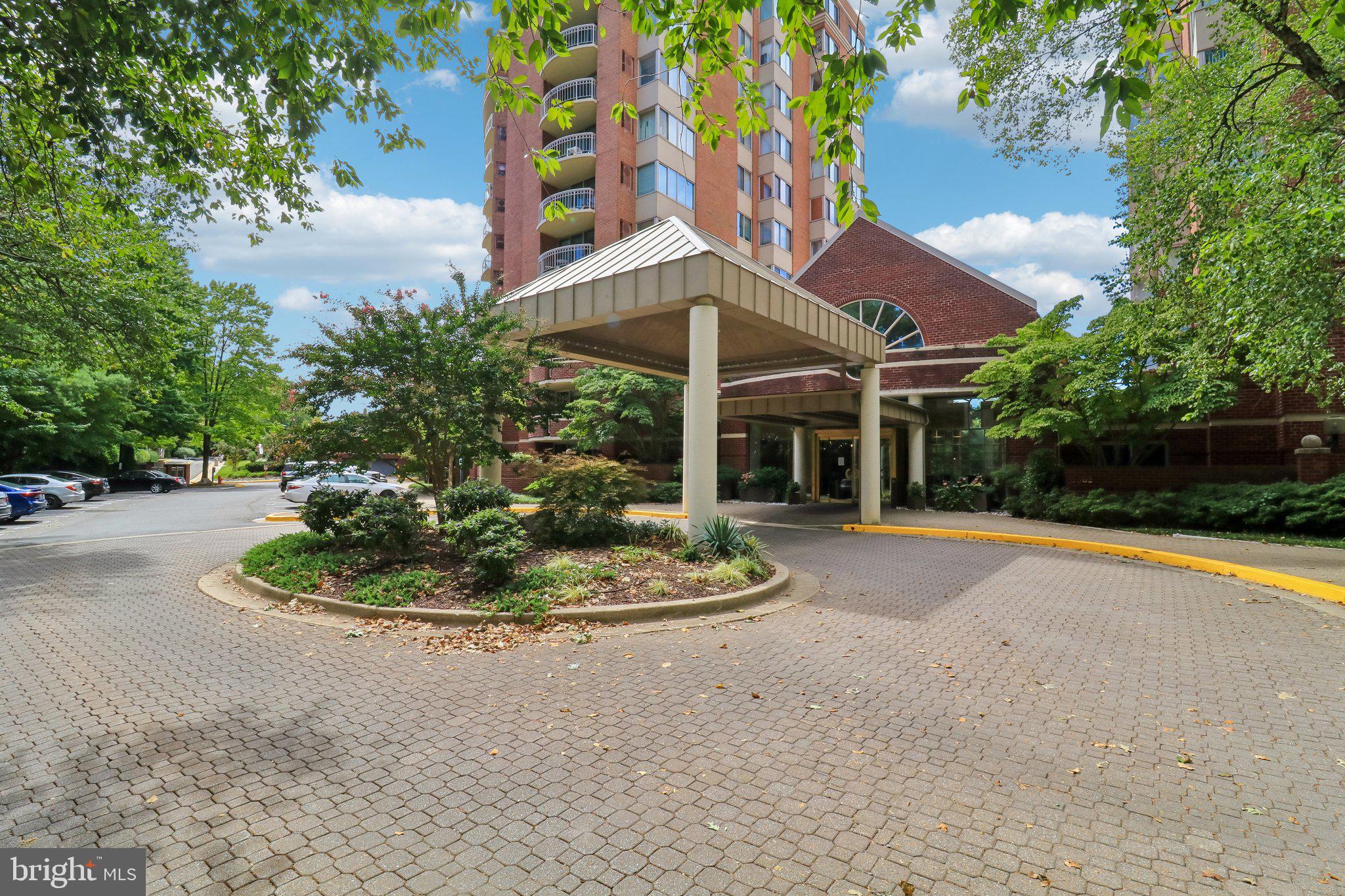 5802 NICHOLSON LANE 2-201
