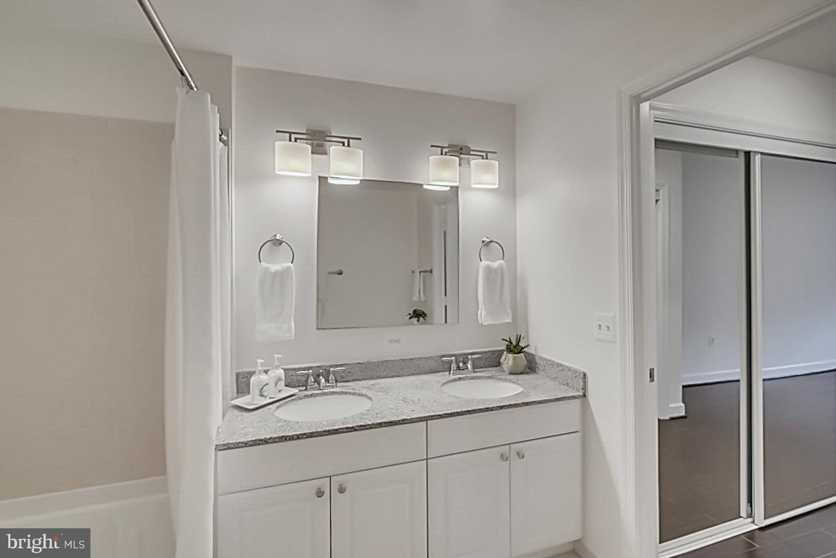 ECLIPSE ON CENTER PARK - Residential