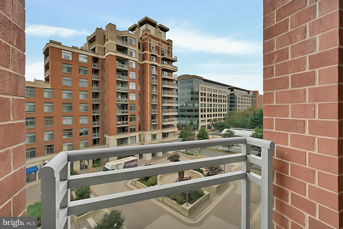 ECLIPSE ON CENTER PARK - Residential