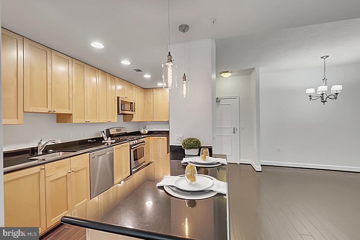 ECLIPSE ON CENTER PARK - Residential