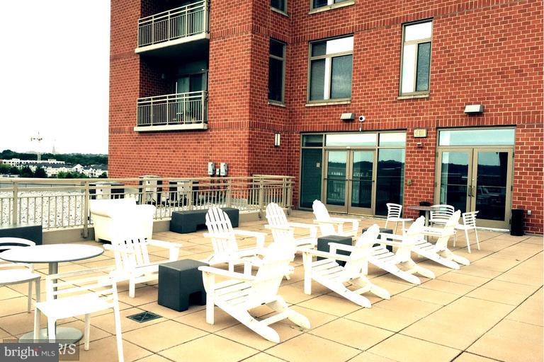 ECLIPSE ON CENTER PARK - Residential