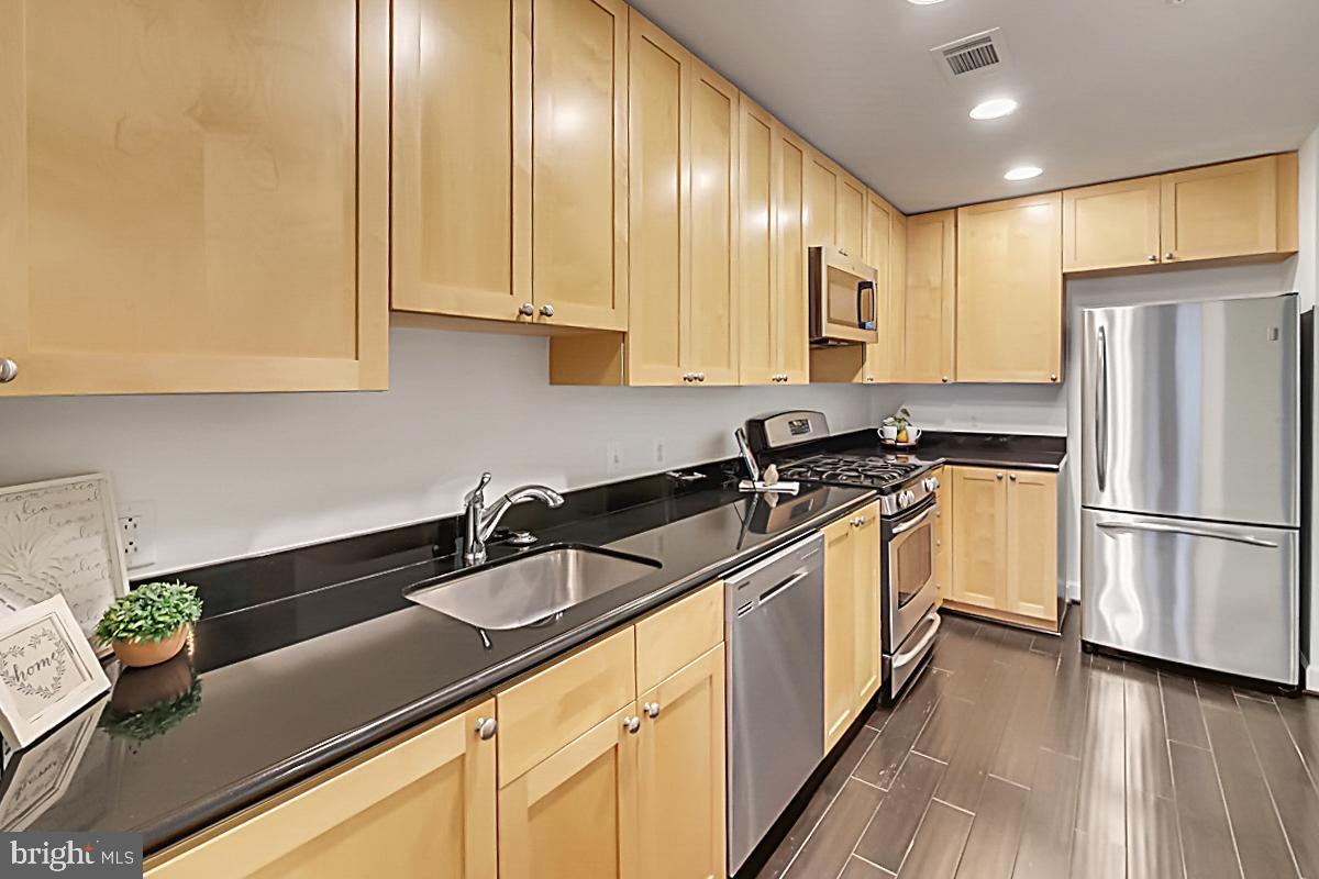 ECLIPSE ON CENTER PARK - Residential