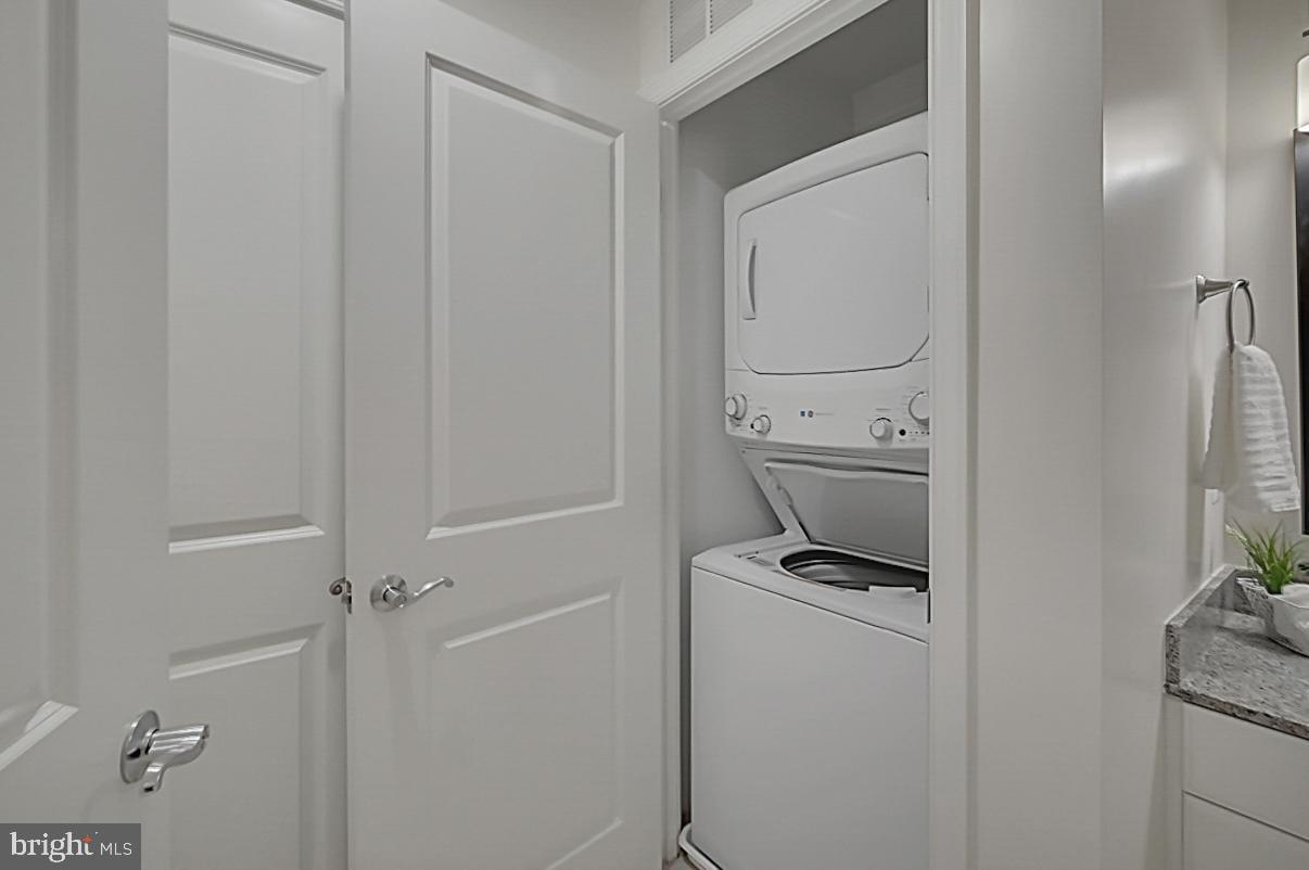 ECLIPSE ON CENTER PARK - Residential