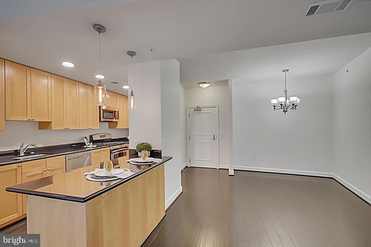 ECLIPSE ON CENTER PARK - Residential