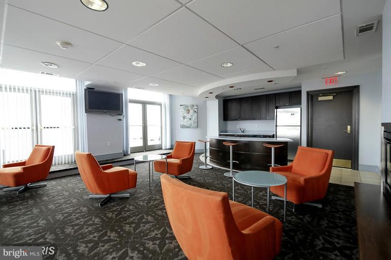 ECLIPSE ON CENTER PARK - Residential