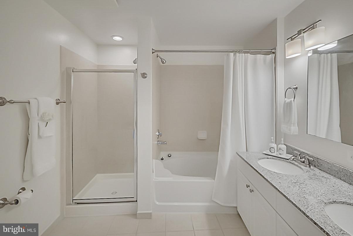 ECLIPSE ON CENTER PARK - Residential