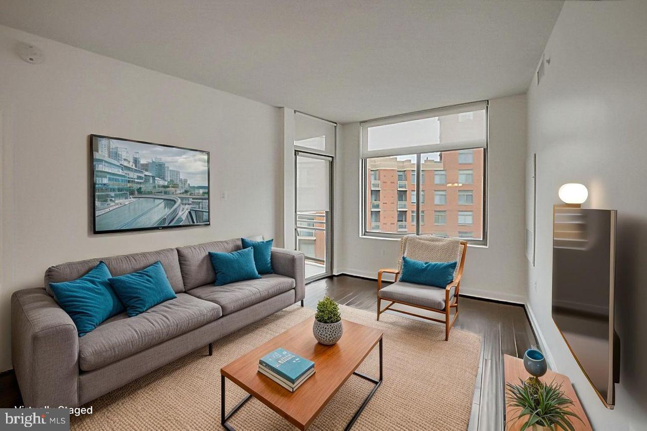 ECLIPSE ON CENTER PARK - Residential