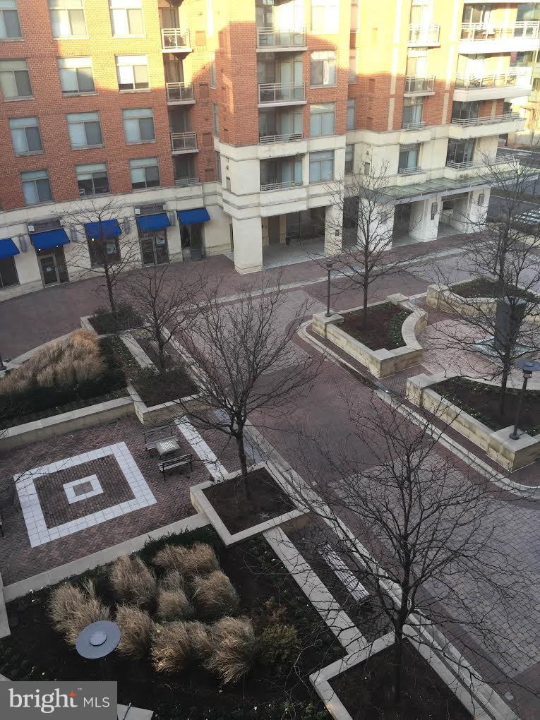 ECLIPSE ON CENTER PARK - Residential