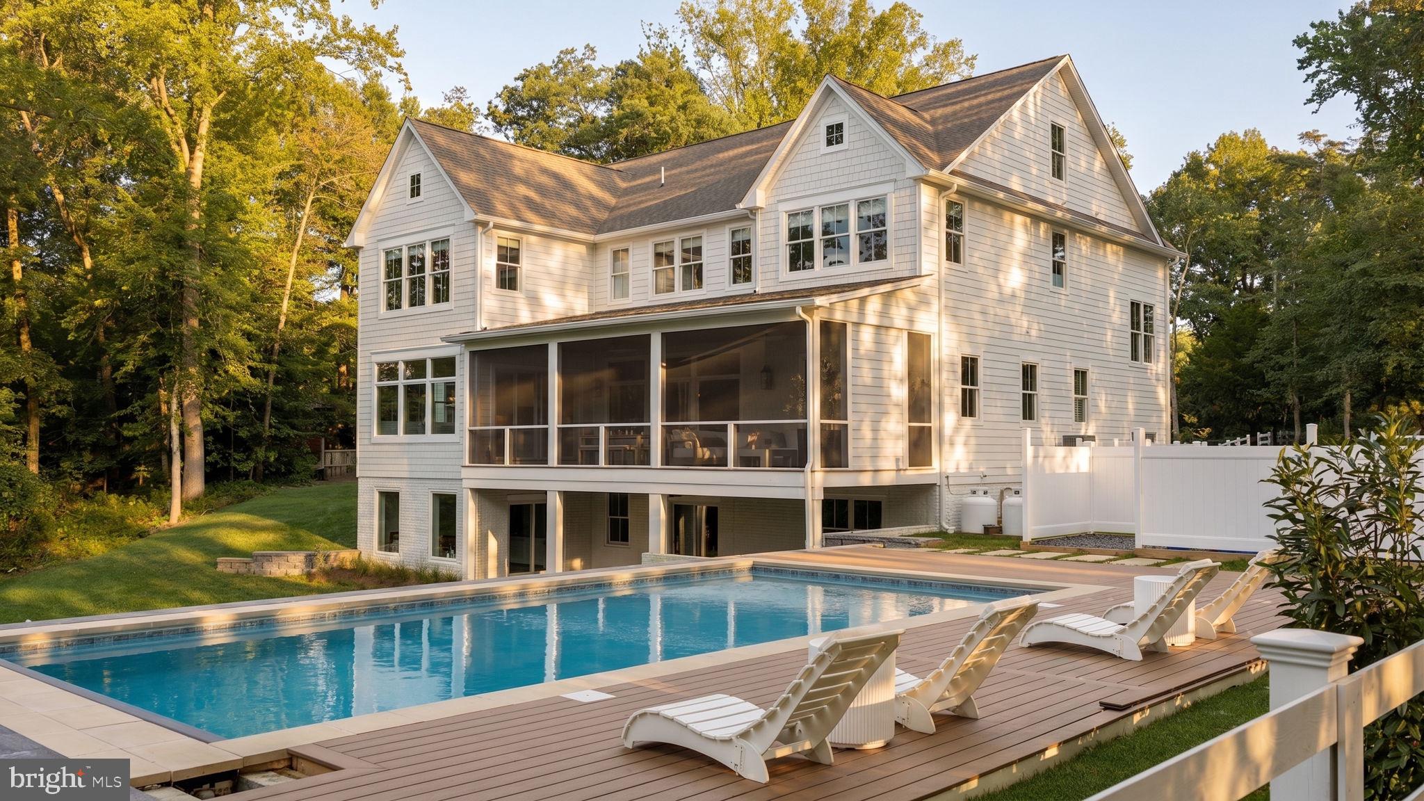 916 A WOODWARD LANE