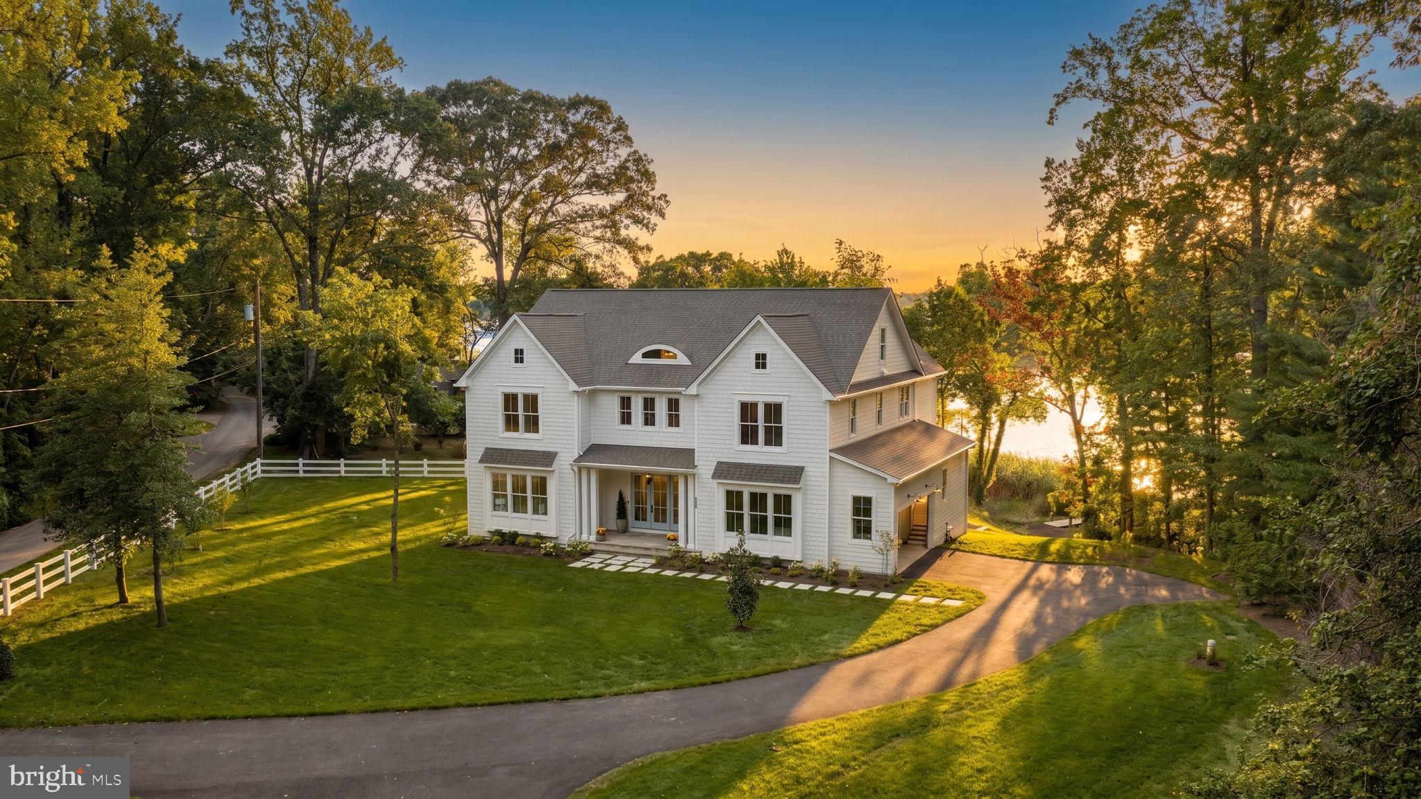 916 A WOODWARD LANE