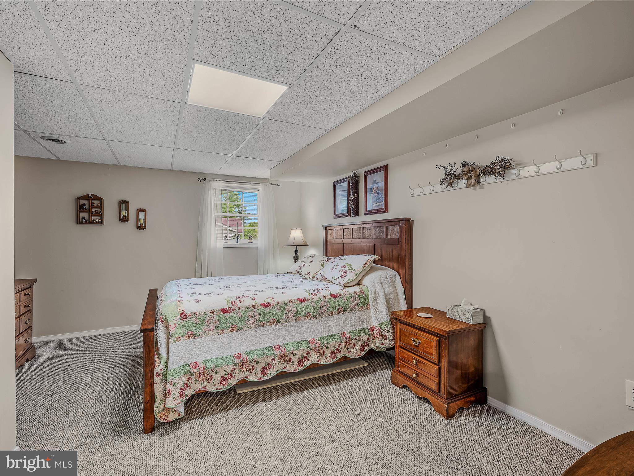 WHISPERING FALLS - Residential