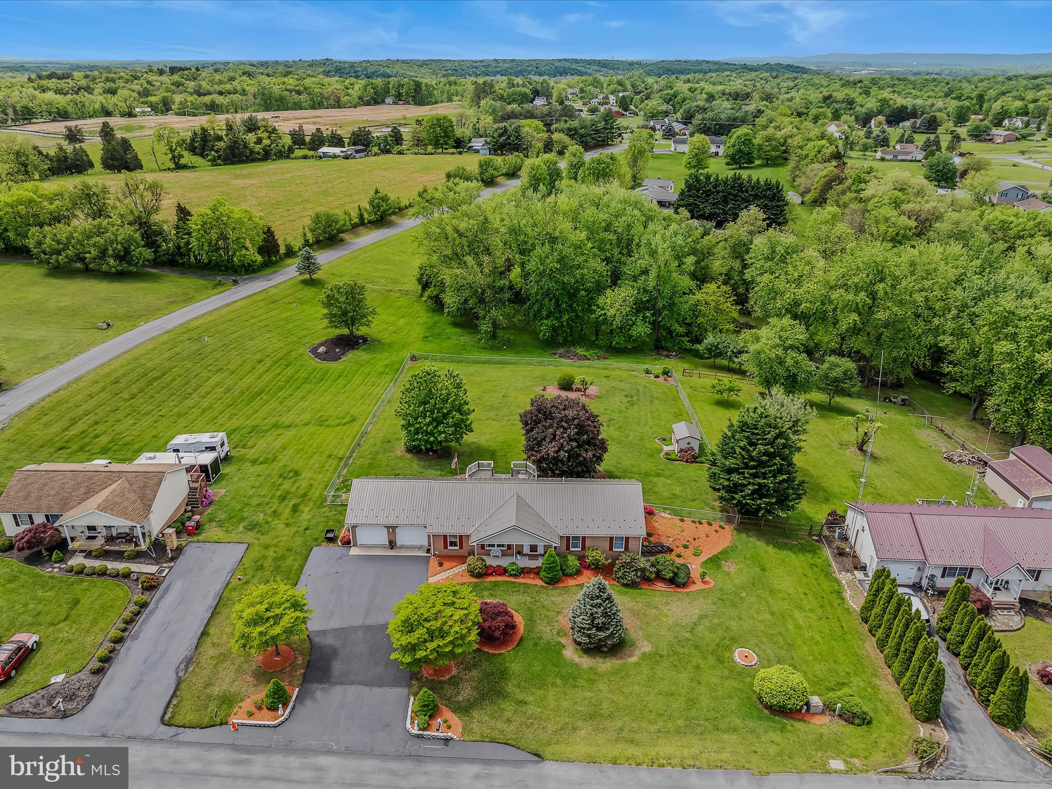 WHISPERING FALLS - Residential