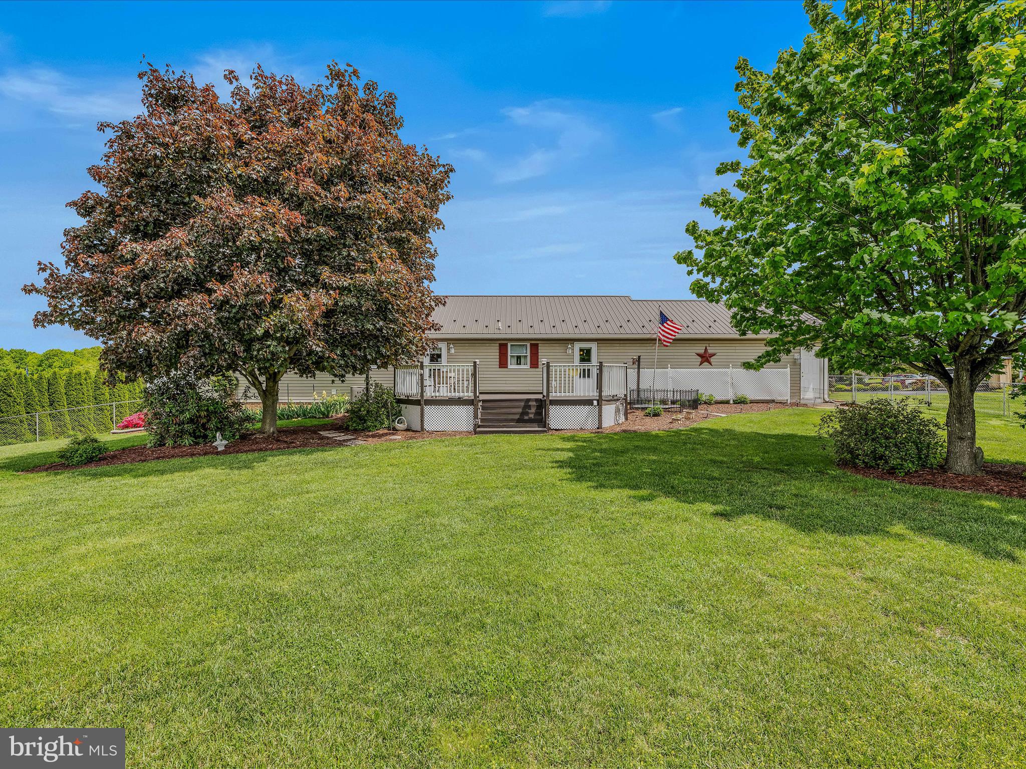 WHISPERING FALLS - Residential