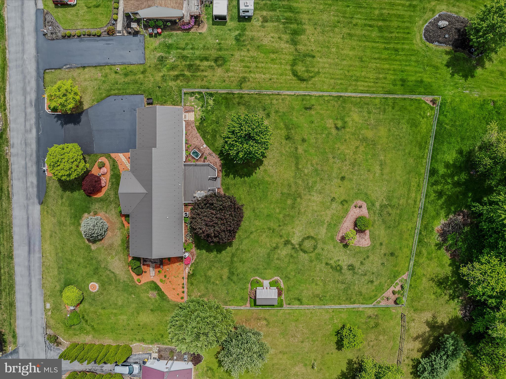 WHISPERING FALLS - Residential