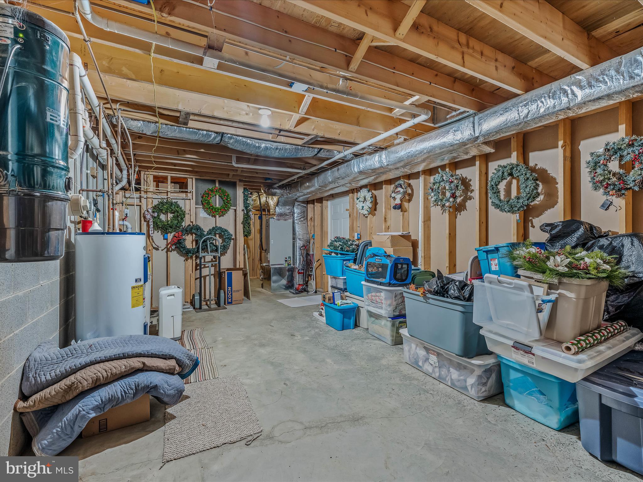 WHISPERING FALLS - Residential