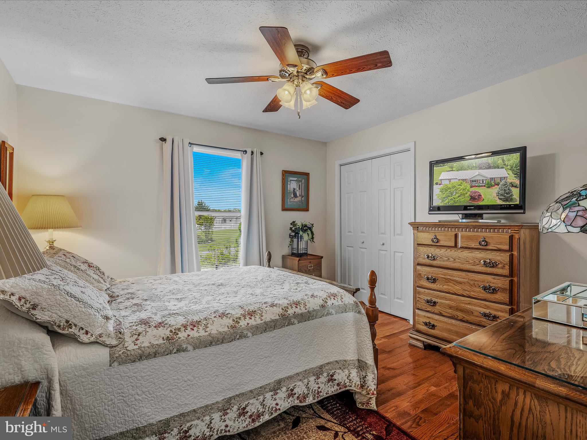 WHISPERING FALLS - Residential