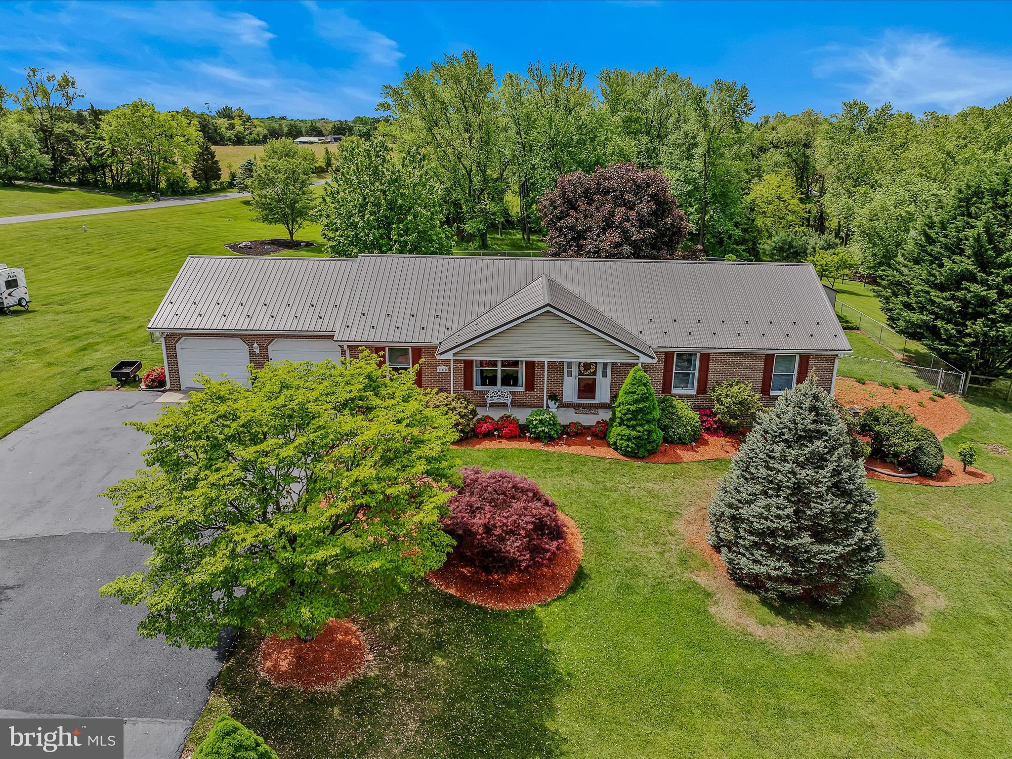 WHISPERING FALLS - Residential