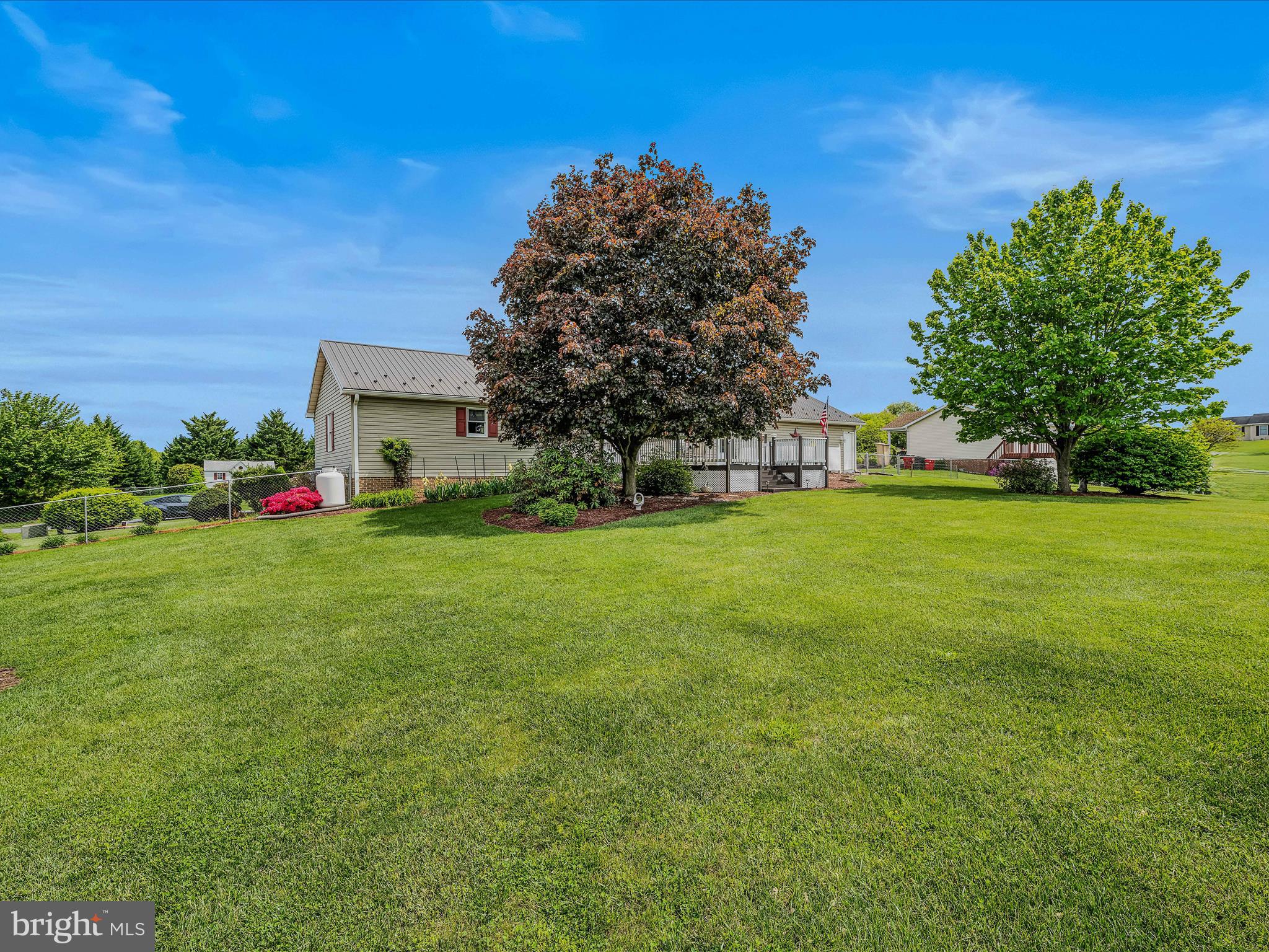 WHISPERING FALLS - Residential