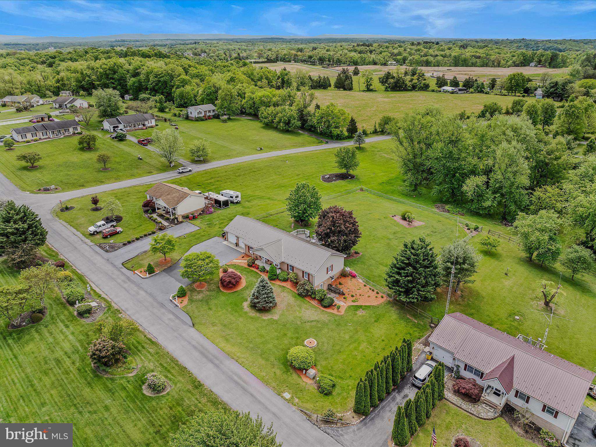 WHISPERING FALLS - Residential